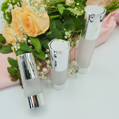 De Glanzende Zilveren Kleur 15ml, 30ml, Verpakkende de Luxefles Zonder lucht 2022 van de fabrieksprijs van 50ml Skincare