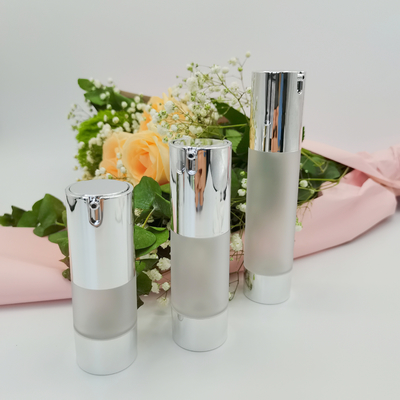 De Glanzende Zilveren Kleur 15ml, 30ml, Verpakkende de Luxefles Zonder lucht 2022 van de fabrieksprijs van 50ml Skincare
