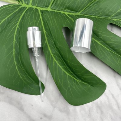 Navulbare Spuitbus 15/400 van de Parfumpomp de Dosering van 0.07ML 0.09ML met Zilveren Kraag