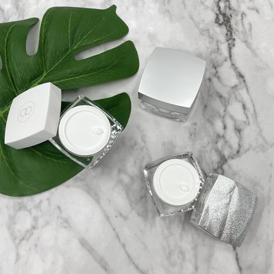 De zwarte Plastic Kosmetische Kruiken romen rechtstreeks af 15g 50g - Hoekrand Aangepaste Kleur