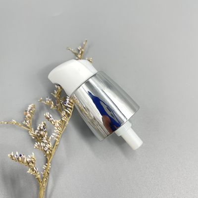 De zilveren Plastic Hand Moisturiser van de Behandelingspomp 0.2ML/T 20/410 Gemetalliseerde Sluiting
